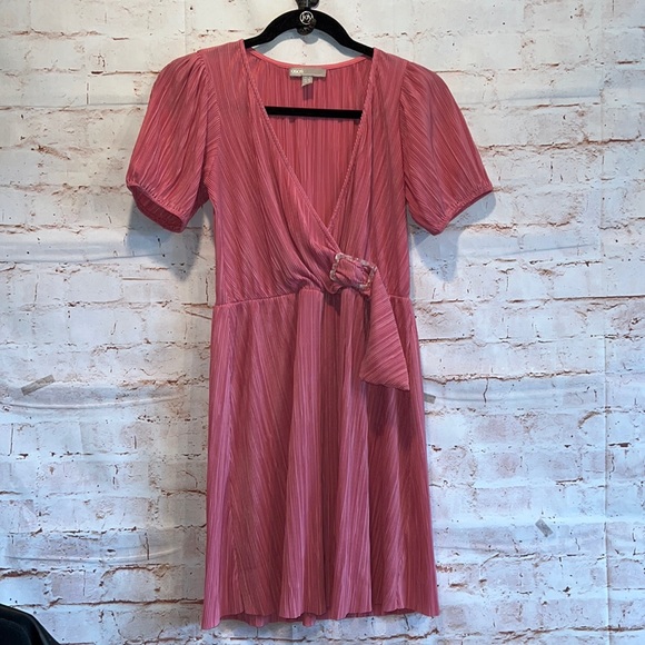 Asos Pink faux wrap splice neckline v neck short sleeve pleated barbie accent 4 - Picture 1 of 11